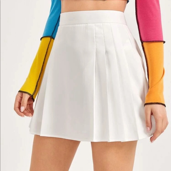 Pleated skirt - Picture 1 of 3